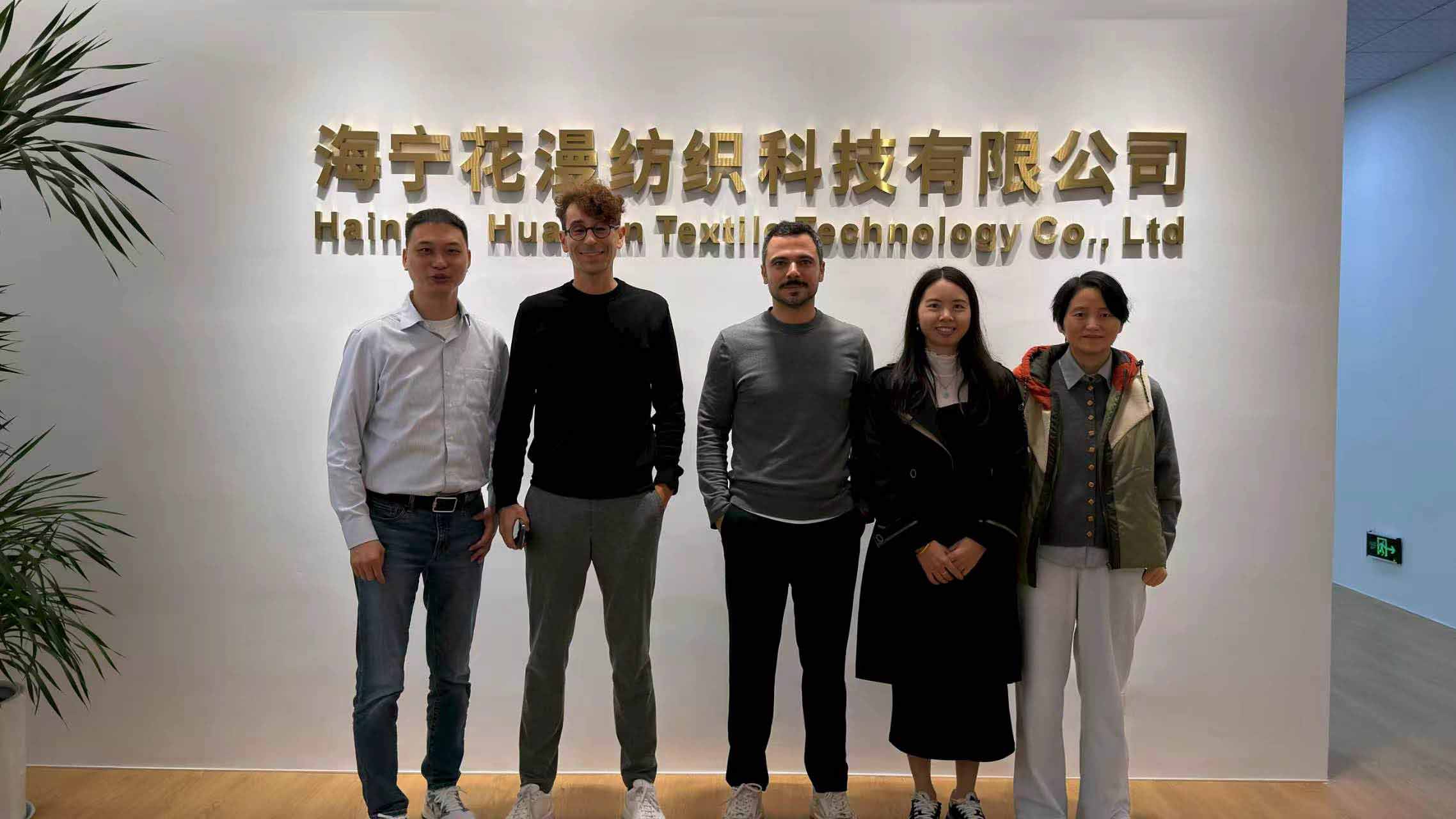 International clients visiting Haining Huaman Textile Technology